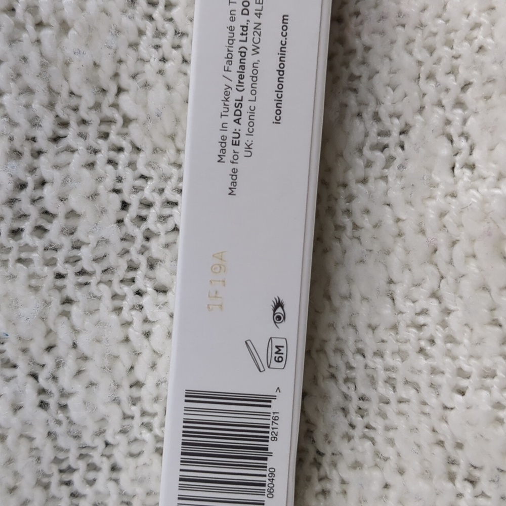 ICONIC London Triple Threat Mascara in Black, 9ml/0.30fl oz - Picture 7 of 10